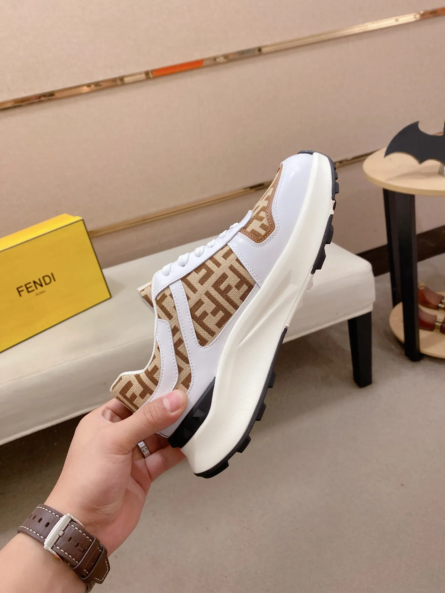 Men's shoes 💰 462💰 (fendi) New style 👊🏻 upper 🇮🇹 imported cowhide fabric 🇩🇪 lining imported sheepskin lining. The original outsole is molded to highlight the identity of every man, and the upper foot is elegant and stable🚶🏻🚶🏻The high-end custom counters reproduce the original version📯No matter the wind or rain, the shoe last remains unchanged and can withstand the verification of time🔍️,🔵 Size: 38-44